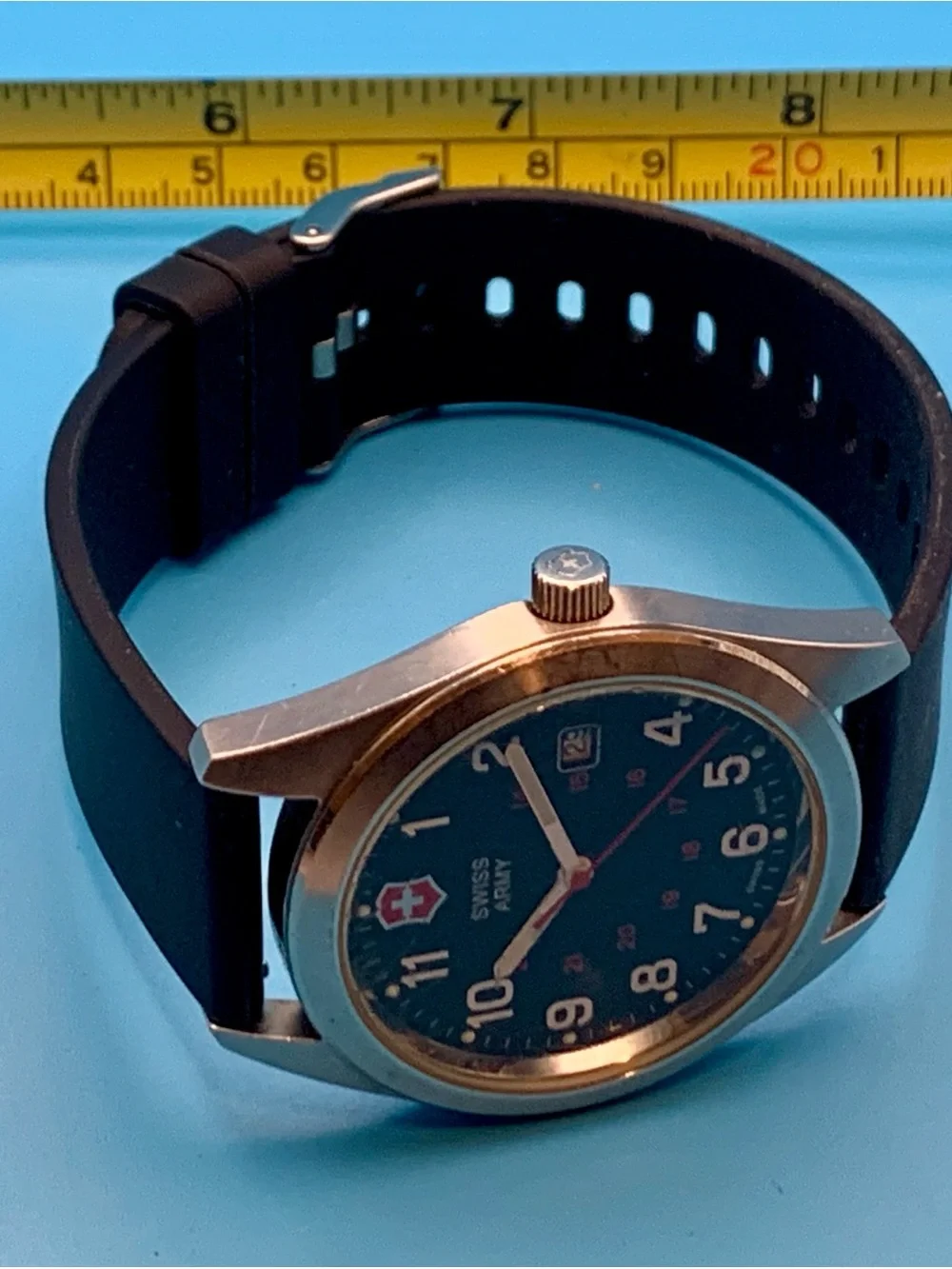 VICTORINOX SWISS ARMY GARRISON Men’s Swiss Field Wristwatch Works New Batt/Strap